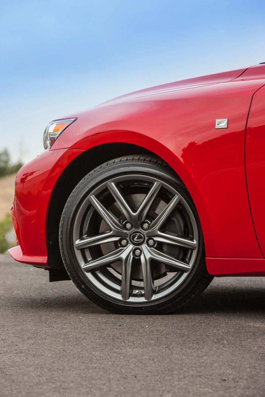  Lexus IS200t F-Sport 2015 года  (фото 11 из 52)